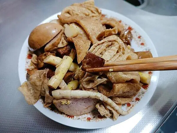 高雄滷味！國民特色滷味超過30種，消夜美食推薦。