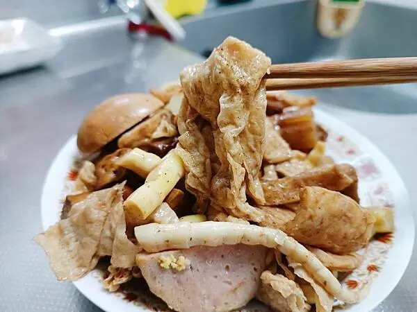 高雄滷味！國民特色滷味超過30種，消夜美食推薦。