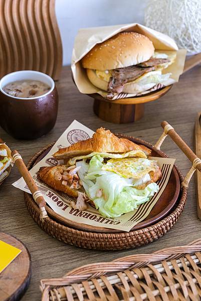 桃園美食-「餓了可頌蛋漢堡」桃園中壢高CP早餐店在這