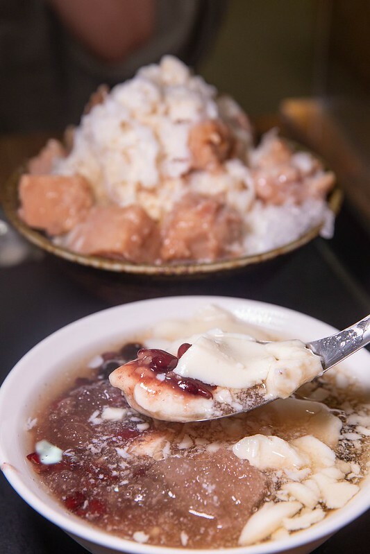 寧夏夜市冰霖古早味豆花！紅豆粉圓豆花30年老店，孤獨的美食家五郎也愛。