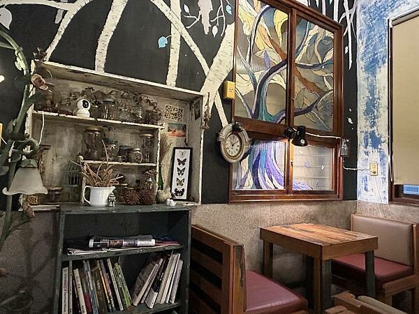 【台南東區】134巷女巫的插畫和早午餐～像闖進愛麗絲夢遊仙境