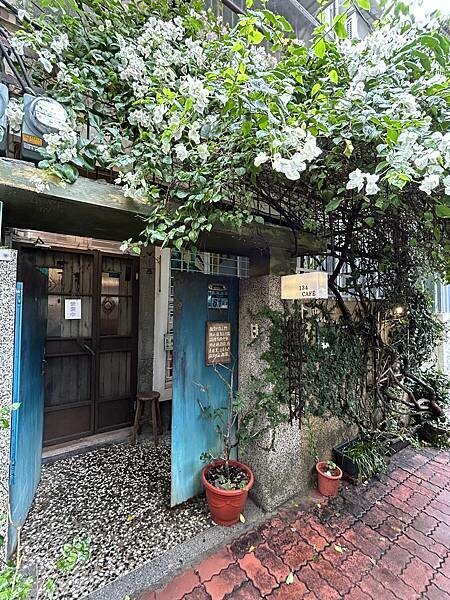 【台南東區】134巷女巫的插畫和早午餐～像闖進愛麗絲夢遊仙境