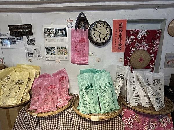 【台南安定區】豬飼料杆仔店~油漆桶、蚊香罐、豬飼料袋的古早味 【台南安定區】豬飼料杆仔店~油漆桶、蚊香罐、豬飼料袋的古早味