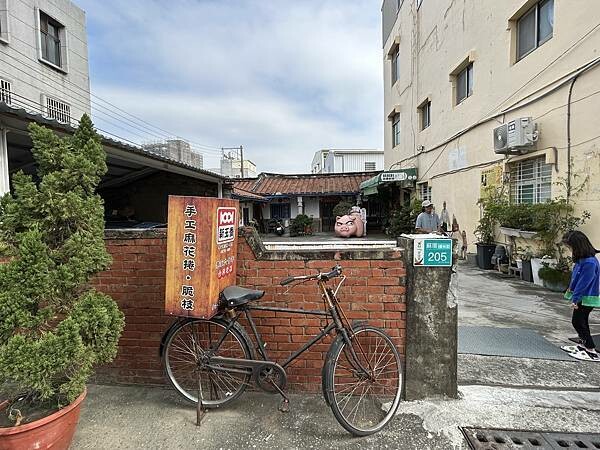 【台南安定區】豬飼料杆仔店~油漆桶、蚊香罐、豬飼料袋的古早味 【台南安定區】豬飼料杆仔店~油漆桶、蚊香罐、豬飼料袋的古早味