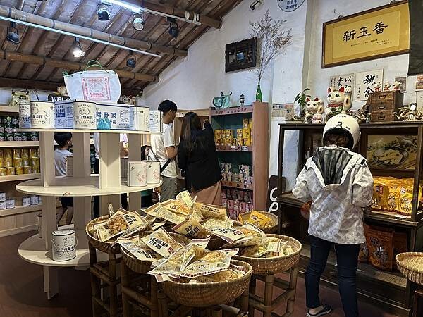 【台南安定區】豬飼料杆仔店~油漆桶、蚊香罐、豬飼料袋的古早味 【台南安定區】豬飼料杆仔店~油漆桶、蚊香罐、豬飼料袋的古早味