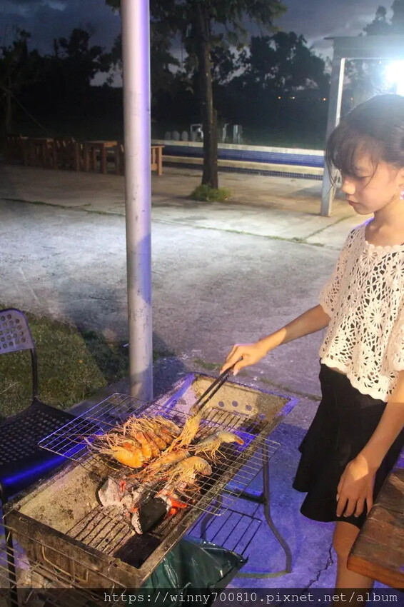 想找烤肉戲水民宿？這家墾丁包棟推，回鄉大空間。