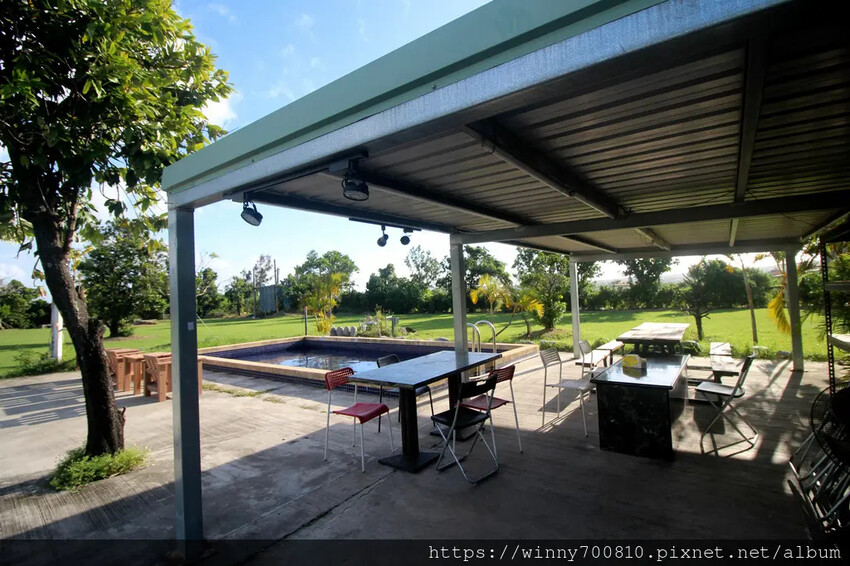 想找烤肉戲水民宿？這家墾丁包棟推，回鄉大空間。