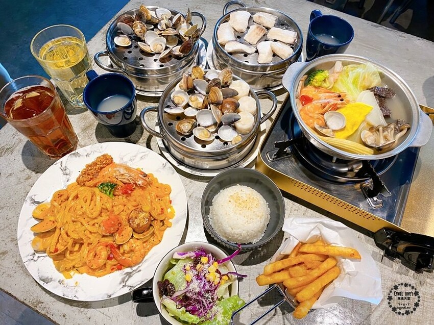 8德司創意餐館 一中店，台中中友百貨330元起義式料理，獨家Q麵必吃，海鮮塔蒸煮火鍋，店內享雞湯暢飲+冰淇淋自助吧無限吃 - Cyndi loves享食天堂