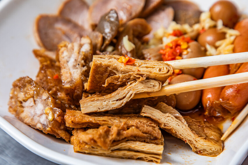 秘醬滷味桃園店｜百年秘方冷滷味超平價，小吃人氣王。