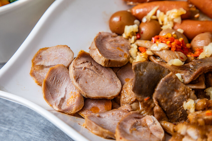 秘醬滷味桃園店｜百年秘方冷滷味超平價，小吃人氣王。