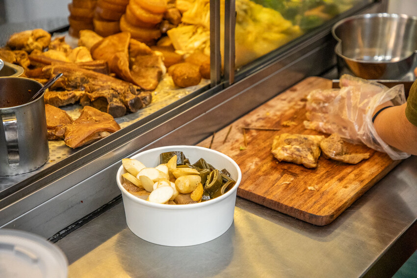 秘醬滷味桃園店｜百年秘方冷滷味超平價，小吃人氣王。