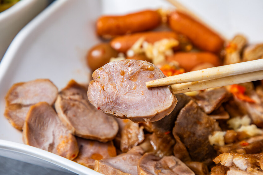 秘醬滷味桃園店｜百年秘方冷滷味超平價，小吃人氣王。