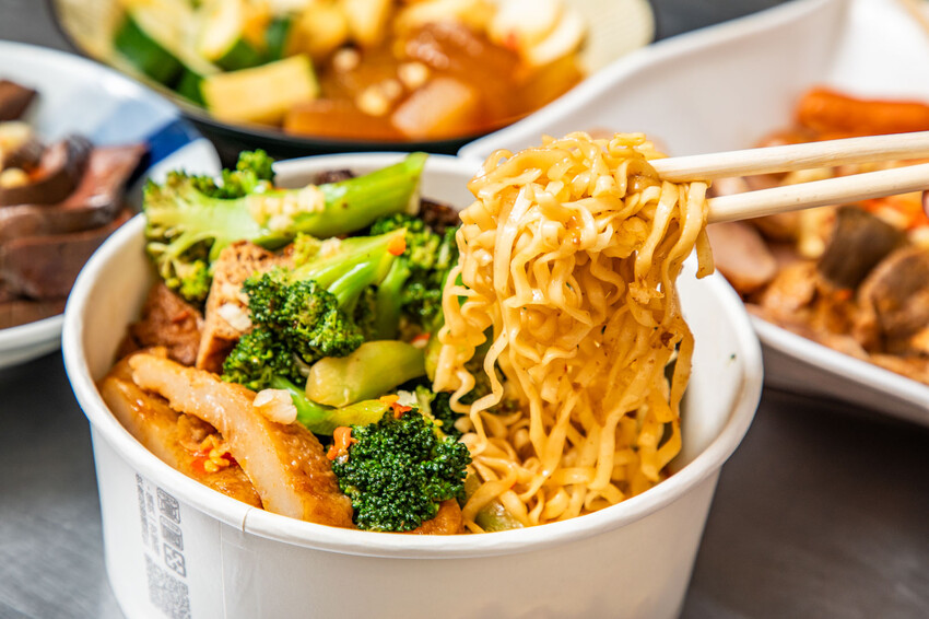 秘醬滷味桃園店｜百年秘方冷滷味超平價，小吃人氣王。