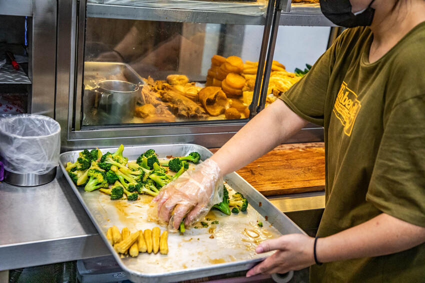 秘醬滷味桃園店｜百年秘方冷滷味超平價，小吃人氣王。