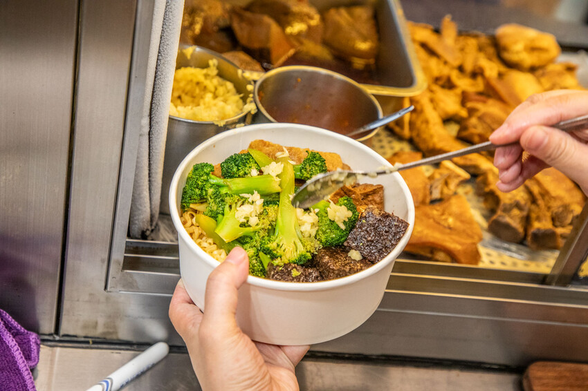 秘醬滷味桃園店｜百年秘方冷滷味超平價，小吃人氣王。