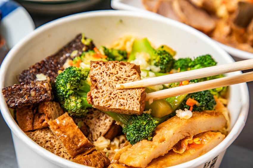 秘醬滷味桃園店｜百年秘方冷滷味超平價，小吃人氣王。