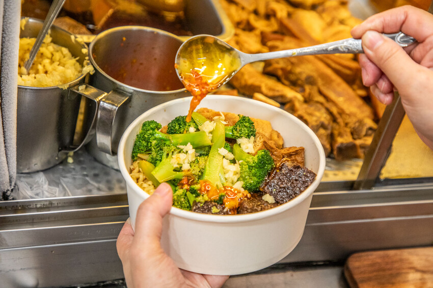 秘醬滷味桃園店｜百年秘方冷滷味超平價，小吃人氣王。