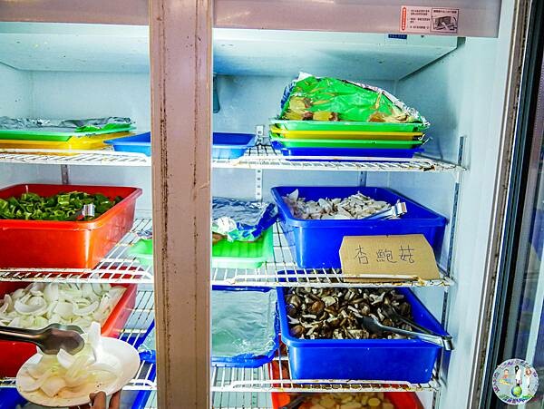 綠島必吃美食推薦！阿剛炭烤高CP值燒烤吃到飽，自助式BBQ飽到天靈蓋。