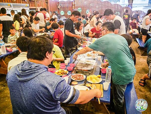 綠島必吃美食推薦！阿剛炭烤高CP值燒烤吃到飽，自助式BBQ飽到天靈蓋。