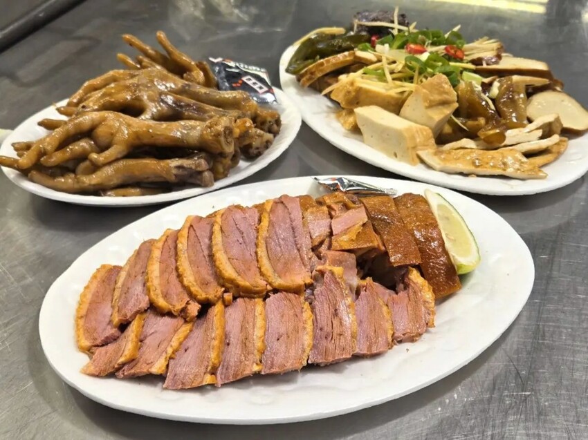 888燻茶鵝滷味｜成功黃昏市場隱藏美食！在地人才會買的滷味！成功黃昏市場推薦、大寮小吃推薦、大寮滷味推薦、大寮美食推薦 - 佛系旅遊筆記