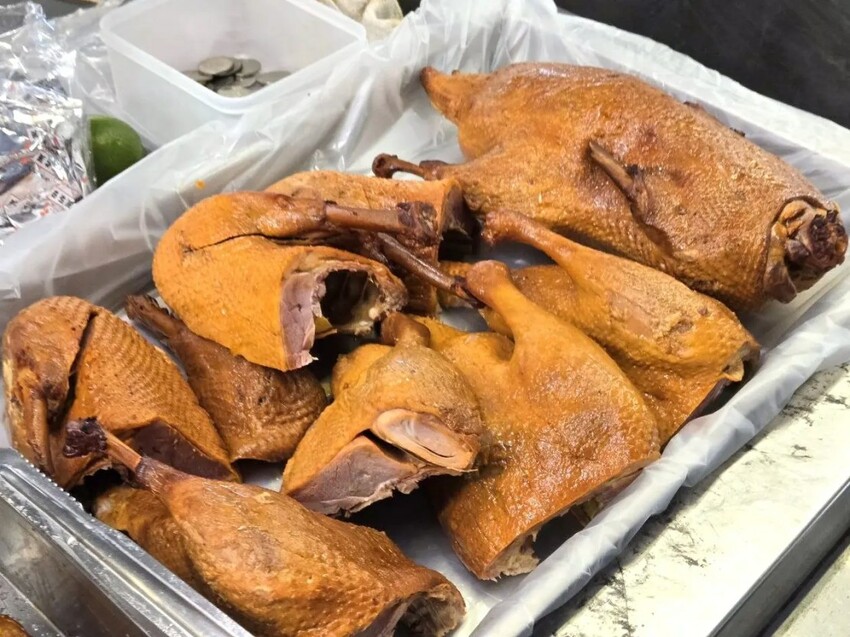 888燻茶鵝滷味｜成功黃昏市場隱藏美食！在地人才會買的滷味！成功黃昏市場推薦、大寮小吃推薦、大寮滷味推薦、大寮美食推薦 - 佛系旅遊筆記