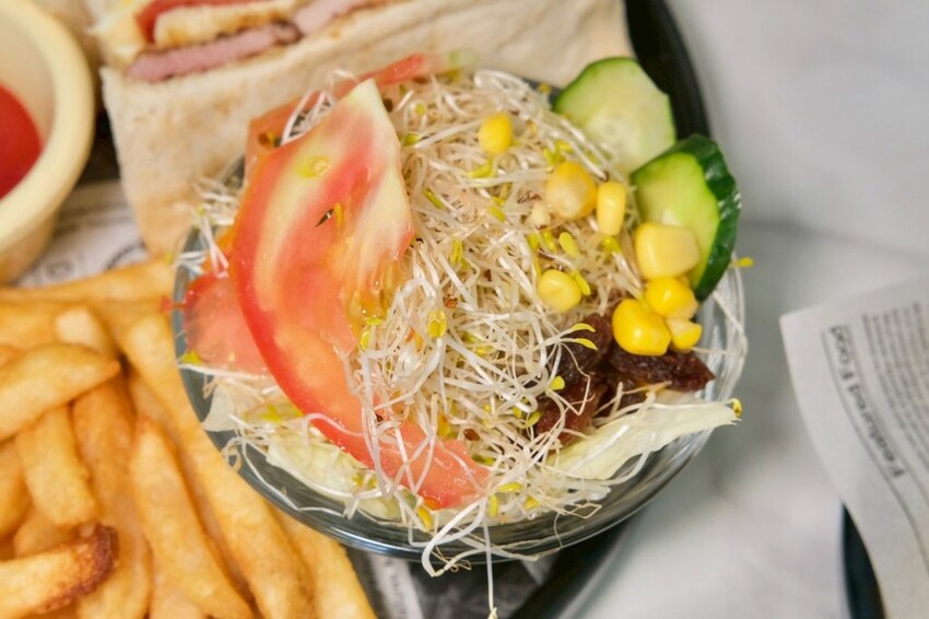 早八滿堂|台中大雅平價大份量早午餐,爆厚總匯吐司一口難以咬下! - 肉依小姐吃什麼