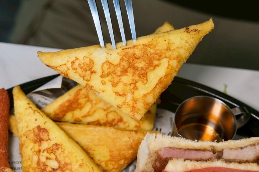 早八滿堂|台中大雅平價大份量早午餐,爆厚總匯吐司一口難以咬下! - 肉依小姐吃什麼