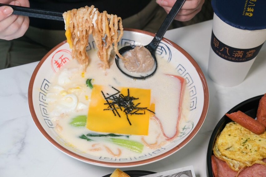 早八滿堂|台中大雅平價大份量早午餐,爆厚總匯吐司一口難以咬下! - 肉依小姐吃什麼