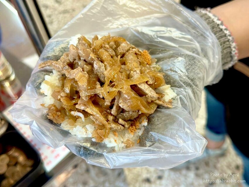 台中人氣新店呷本丸！飯糰加贈紅茶別錯過，北區呷本丸飯糰開張。