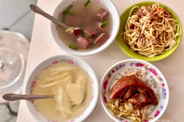 台中人氣新店呷本丸！飯糰加贈紅茶別錯過，北區呷本丸飯糰開張。