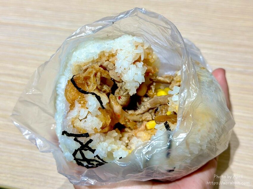 台中人氣新店呷本丸！飯糰加贈紅茶別錯過，北區呷本丸飯糰開張。