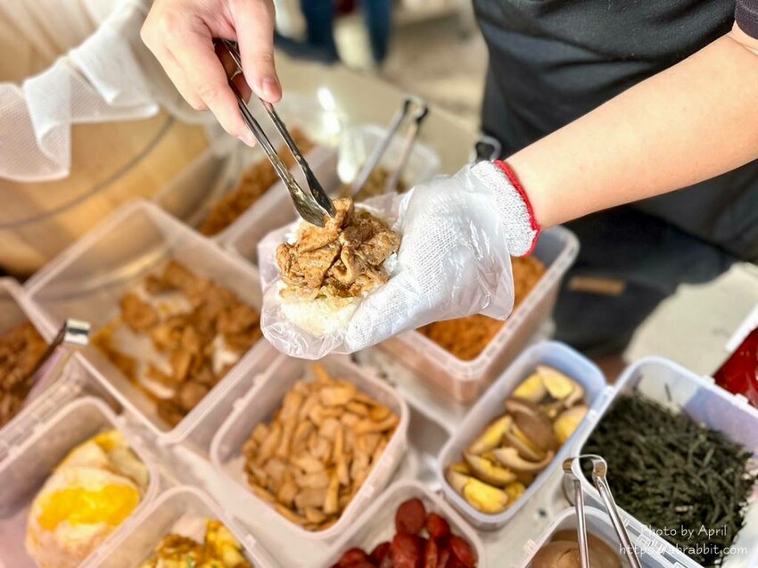 台中人氣新店呷本丸！飯糰加贈紅茶別錯過，北區呷本丸飯糰開張。