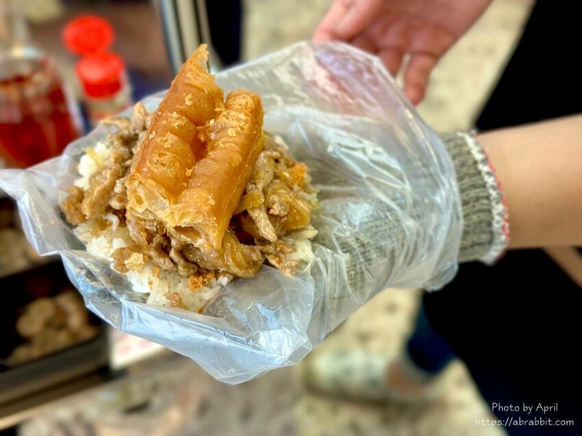 台中人氣新店呷本丸！飯糰加贈紅茶別錯過，北區呷本丸飯糰開張。