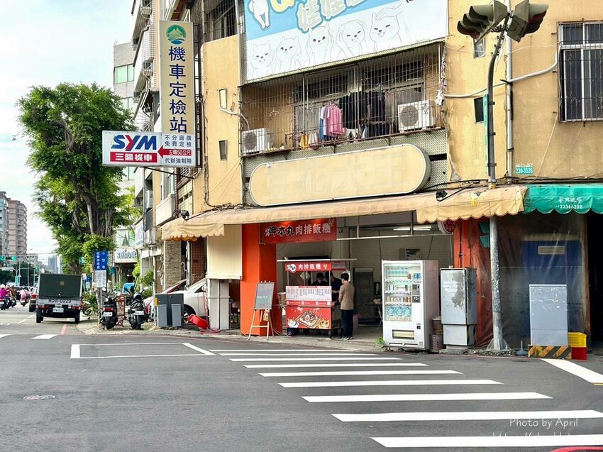 台中人氣新店呷本丸！飯糰加贈紅茶別錯過，北區呷本丸飯糰開張。