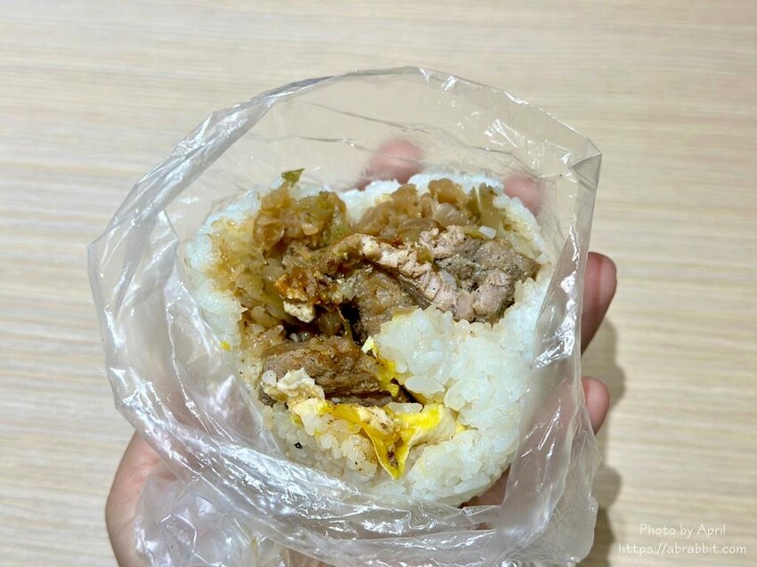 台中人氣新店呷本丸！飯糰加贈紅茶別錯過，北區呷本丸飯糰開張。