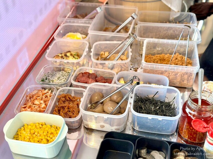 台中人氣新店呷本丸！飯糰加贈紅茶別錯過，北區呷本丸飯糰開張。