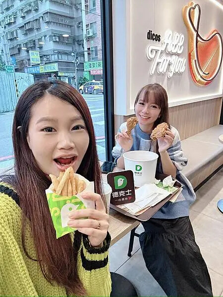 蘆洲德克士脆皮炸雞必吃推薦！超酥脆超多汁，358道工序造就完美酥脆。