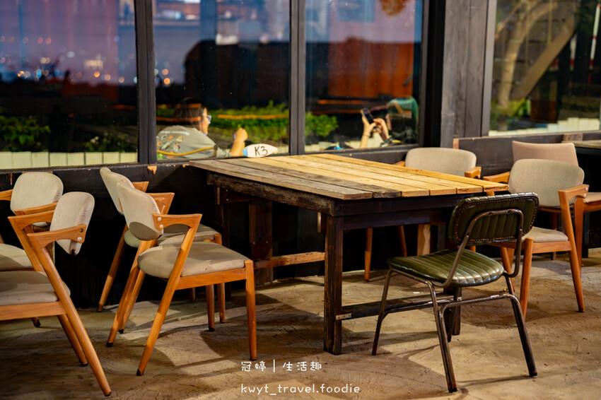 台中龍井夜景餐廳推薦_Rico Noche cafe,每人低消100元坐擁台中百萬夜景,啤酒買五送一配爆汁手打牛肉漢堡排,台中約會餐廳推薦_2025菜單 – 冠婷生活趣