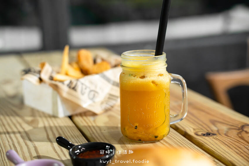 台中龍井夜景餐廳推薦_Rico Noche cafe,每人低消100元坐擁台中百萬夜景,啤酒買五送一配爆汁手打牛肉漢堡排,台中約會餐廳推薦_2025菜單 – 冠婷生活趣