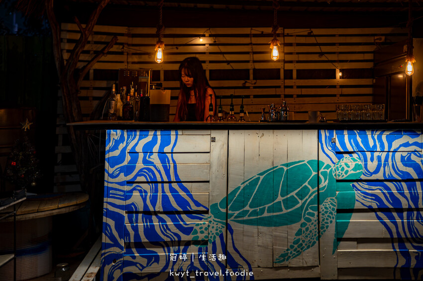 台中龍井夜景餐廳推薦_Rico Noche cafe,每人低消100元坐擁台中百萬夜景,啤酒買五送一配爆汁手打牛肉漢堡排,台中約會餐廳推薦_2025菜單 – 冠婷生活趣