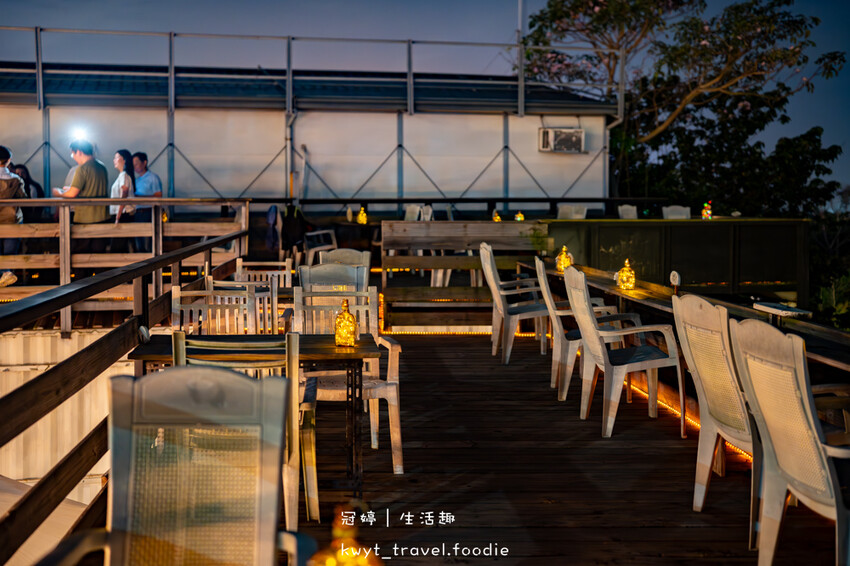 台中龍井夜景餐廳推薦_Rico Noche cafe,每人低消100元坐擁台中百萬夜景,啤酒買五送一配爆汁手打牛肉漢堡排,台中約會餐廳推薦_2025菜單 – 冠婷生活趣