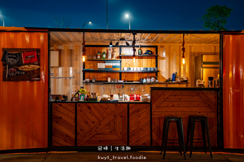 台中龍井夜景餐廳推薦_Rico Noche cafe,每人低消100元坐擁台中百萬夜景,啤酒買五送一配爆汁手打牛肉漢堡排,台中約會餐廳推薦_2025菜單 – 冠婷生活趣