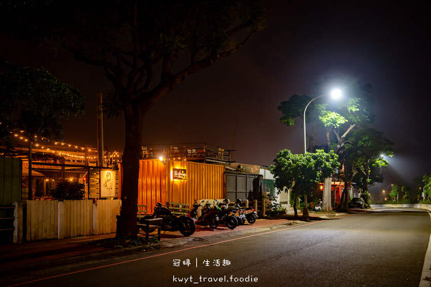 台中龍井夜景餐廳推薦_Rico Noche cafe,每人低消100元坐擁台中百萬夜景,啤酒買五送一配爆汁手打牛肉漢堡排,台中約會餐廳推薦_2025菜單 – 冠婷生活趣