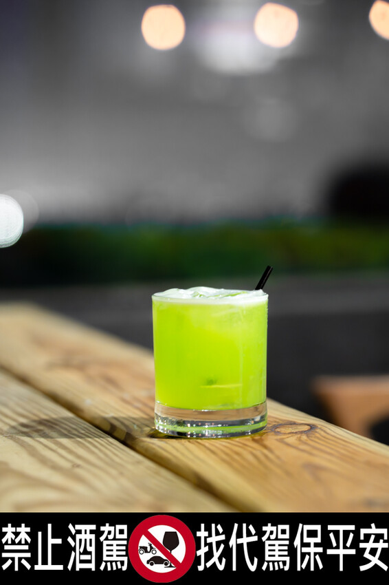 台中龍井夜景餐廳推薦_Rico Noche cafe,每人低消100元坐擁台中百萬夜景,啤酒買五送一配爆汁手打牛肉漢堡排,台中約會餐廳推薦_2025菜單 – 冠婷生活趣