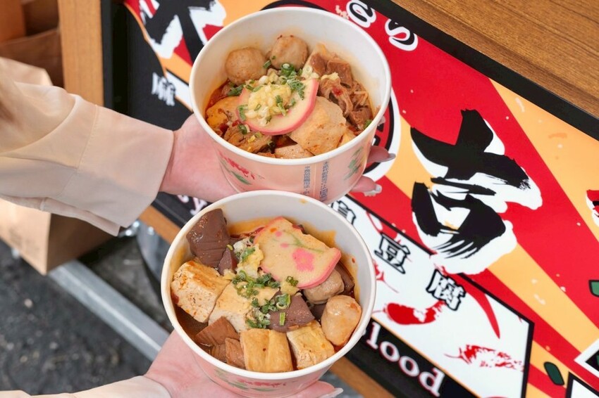 大吉麻辣鴨血臭豆腐｜一中街新開幕超人氣排隊美食，超ㄉㄨㄞ鴨血咬下會爆汁！  - 肉依小姐吃什麼