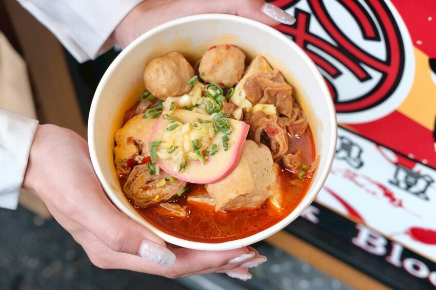 大吉麻辣鴨血臭豆腐｜一中街新開幕超人氣排隊美食，超ㄉㄨㄞ鴨血咬下會爆汁！  - 肉依小姐吃什麼