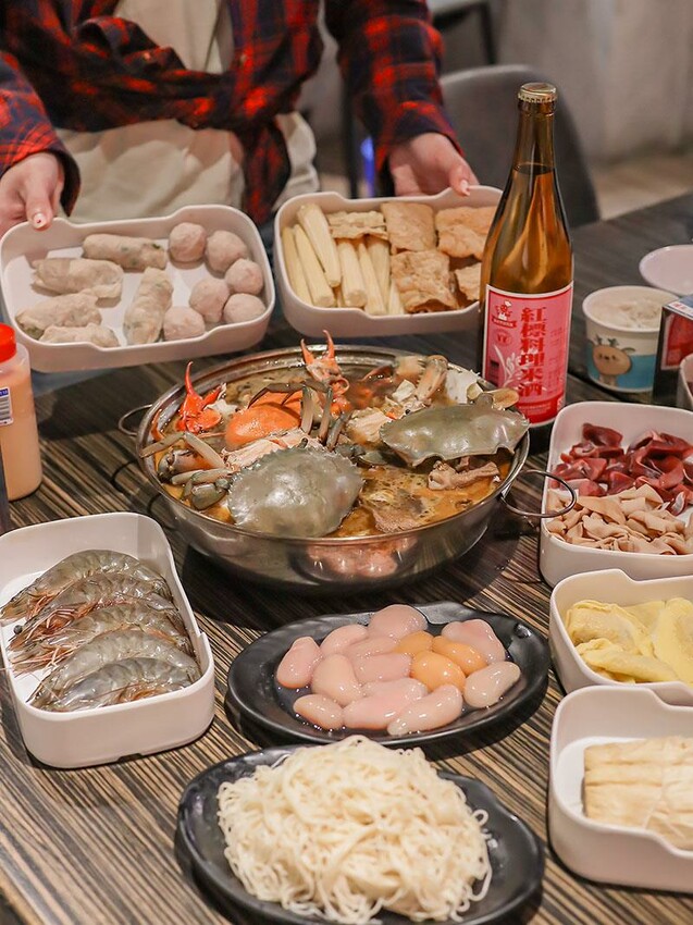 秋冬進補首選，新竹老食品螃蟹薑母鴨登場，新竹東門市場美食。