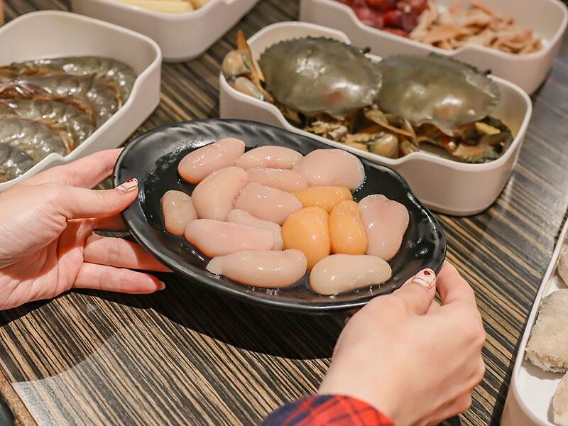 秋冬進補首選，新竹老食品螃蟹薑母鴨登場，新竹東門市場美食。