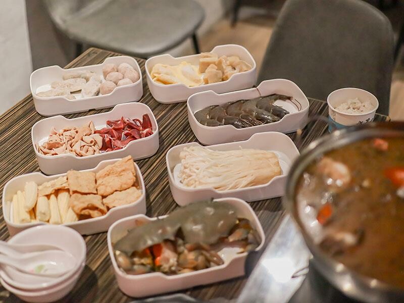 秋冬進補首選，新竹老食品螃蟹薑母鴨登場，新竹東門市場美食。