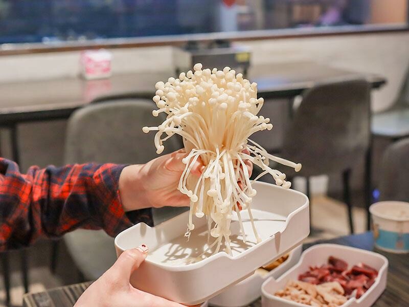 秋冬進補首選，新竹老食品螃蟹薑母鴨登場，新竹東門市場美食。